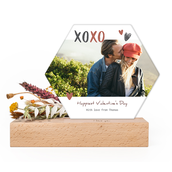 Forex kaart hexagon in houten houder met full color print en droogbloemen