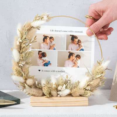 Porte-carte en bois avec fleurs séchées Porte-carte en bois avec fleurs séchées